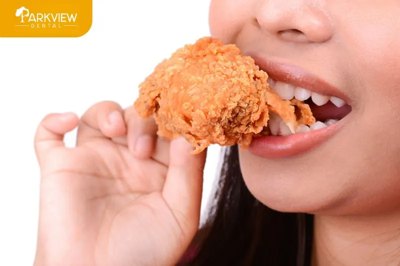 Ăn thịt gà sau khi cấy Implant có được không?