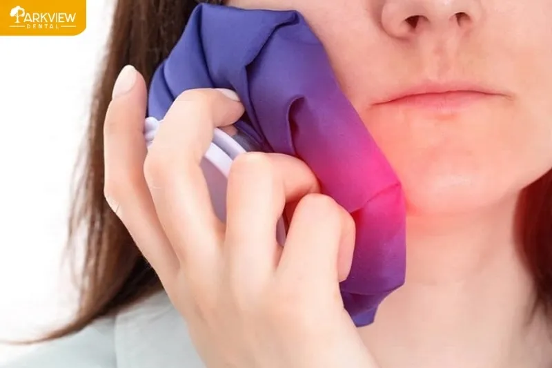 Chườm lạnh giúp giảm sưng nhanh